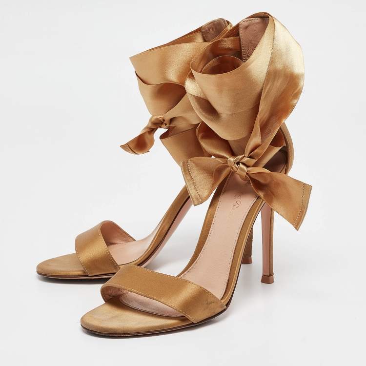 مملوكة مسبقًا Gianvito Rossi Gold Satin Gala Ankle Wrap Sandals Size 36
