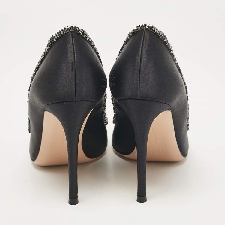 مملوكة مسبقًا Gianvito Rossi Black Satin Crystal Embellished Pumps Size 37.5