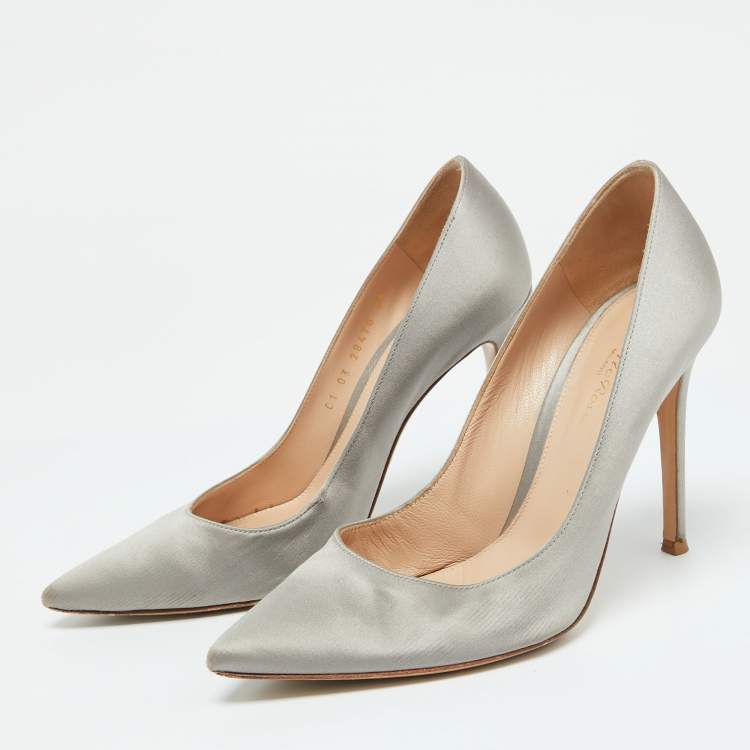 Pre Owned Gianvito Rossi Grey Satin Pointed Toe Pumps Size 38