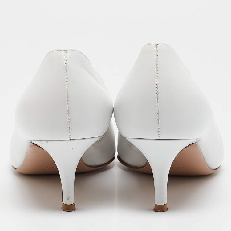 Pre Owned Gianvito Rossi White Leather Pointed Toe Pumps Size 38.5