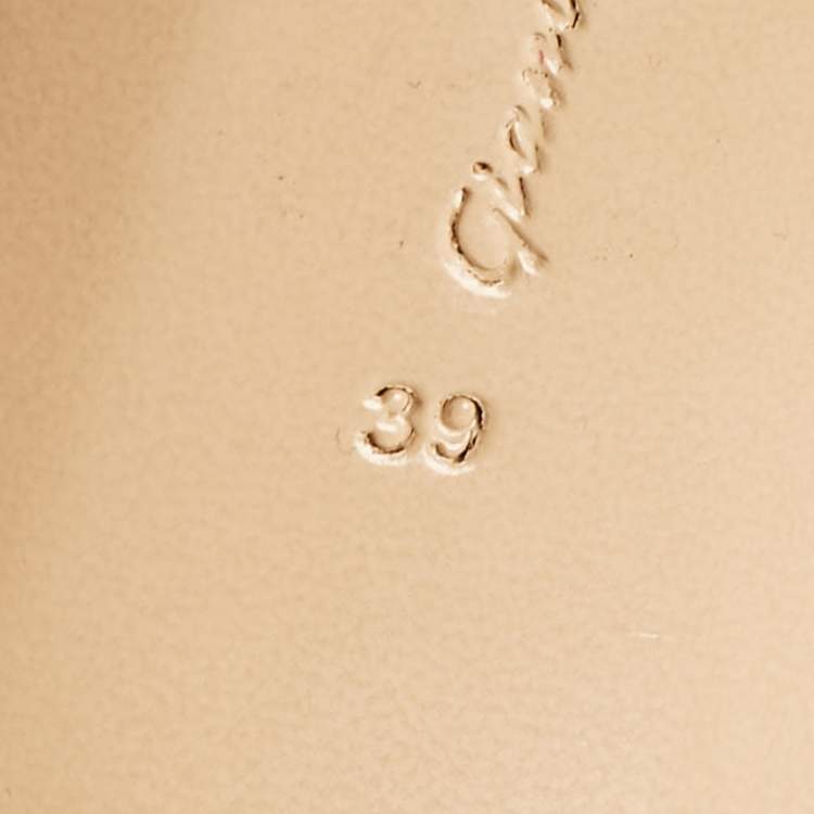 Pre Owned Gianvito Rossi Beige Leather Gianvito Pumps Size 39