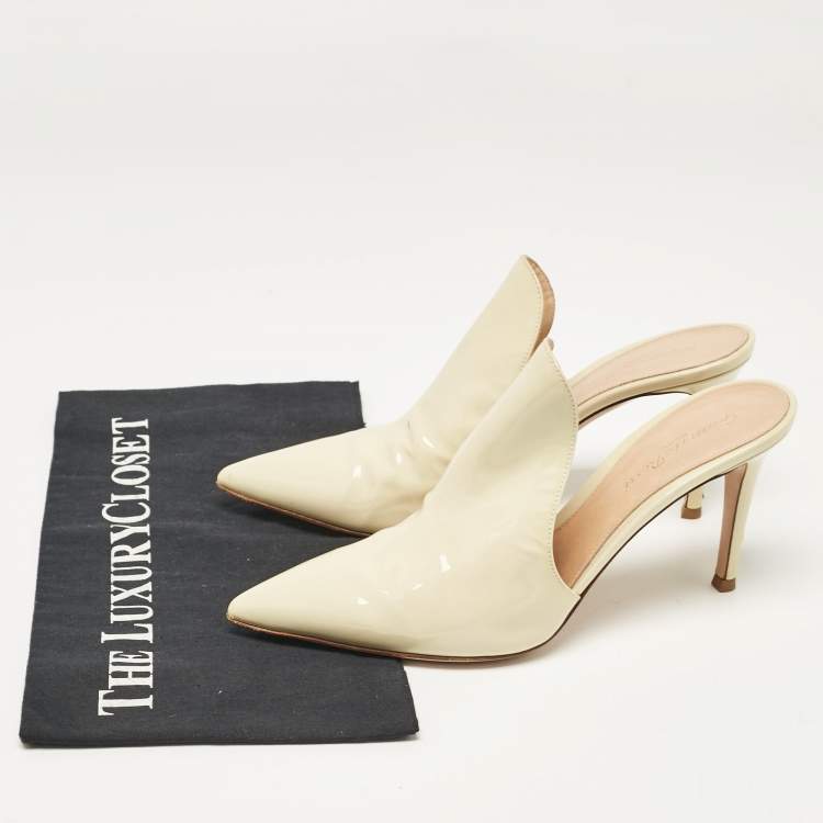 Pre Owned Gianvito Rossi Cream Patent Leather Aramis Mules Size 38.5