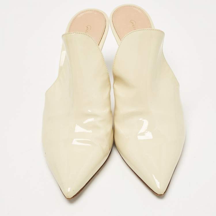 Pre Owned Gianvito Rossi Cream Patent Leather Aramis Mules Size 38.5