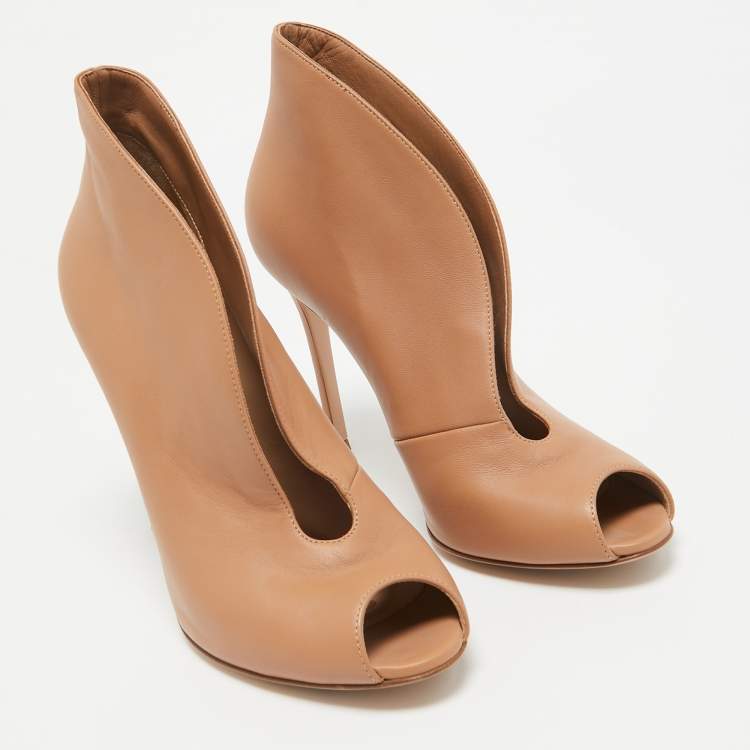 Pre Owned Gianvito Rossi Beige Leather Vamp Booties Size 39