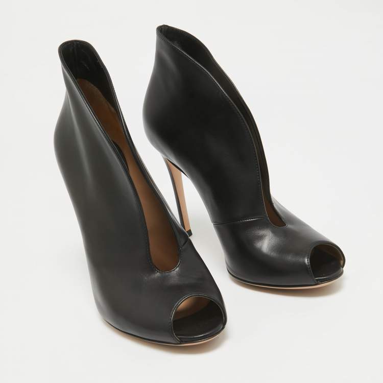 Pre Owned Gianvito Rossi Black Leather Vamp Booties Size 39