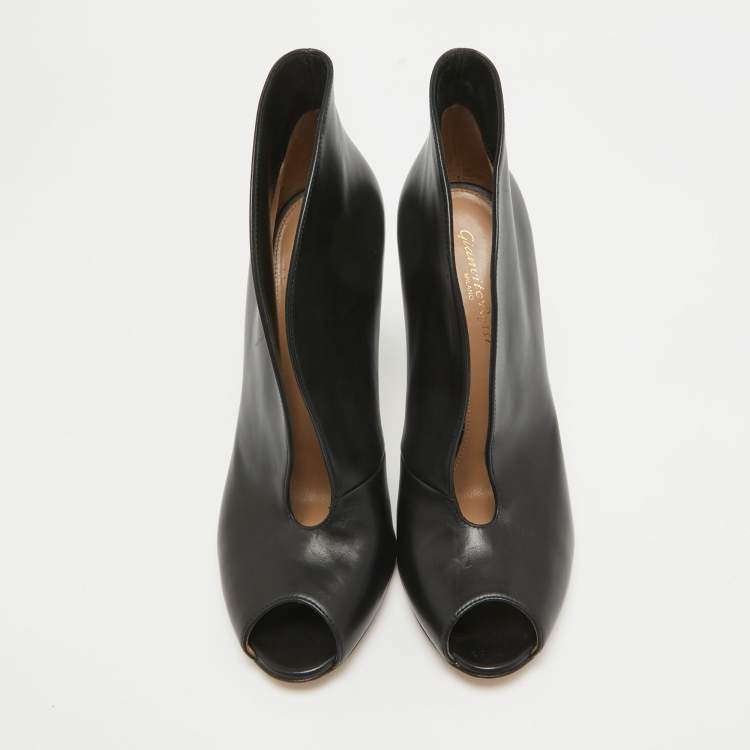Pre Owned Gianvito Rossi Black Leather Vamp Booties Size 39