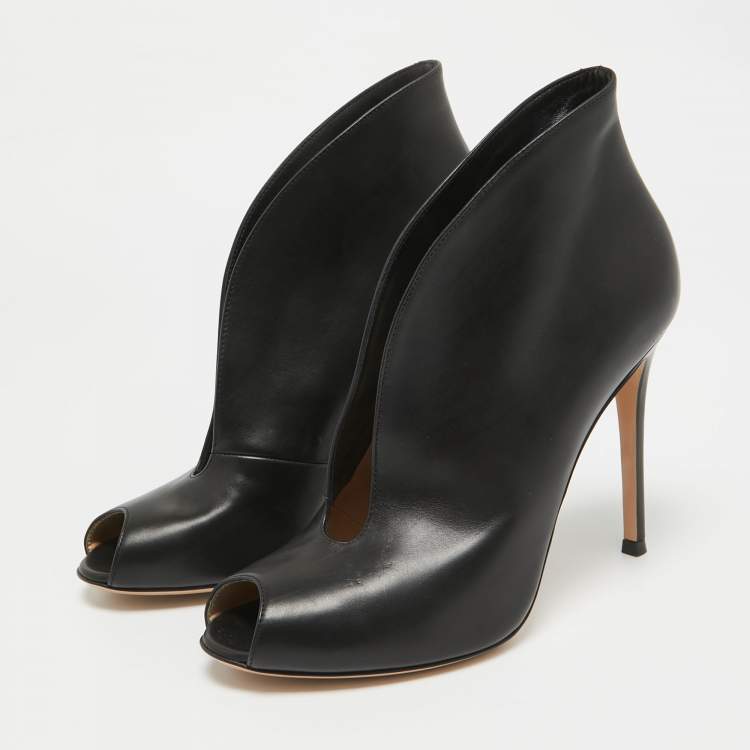 Pre Owned Gianvito Rossi Black Leather Vamp Booties Size 39