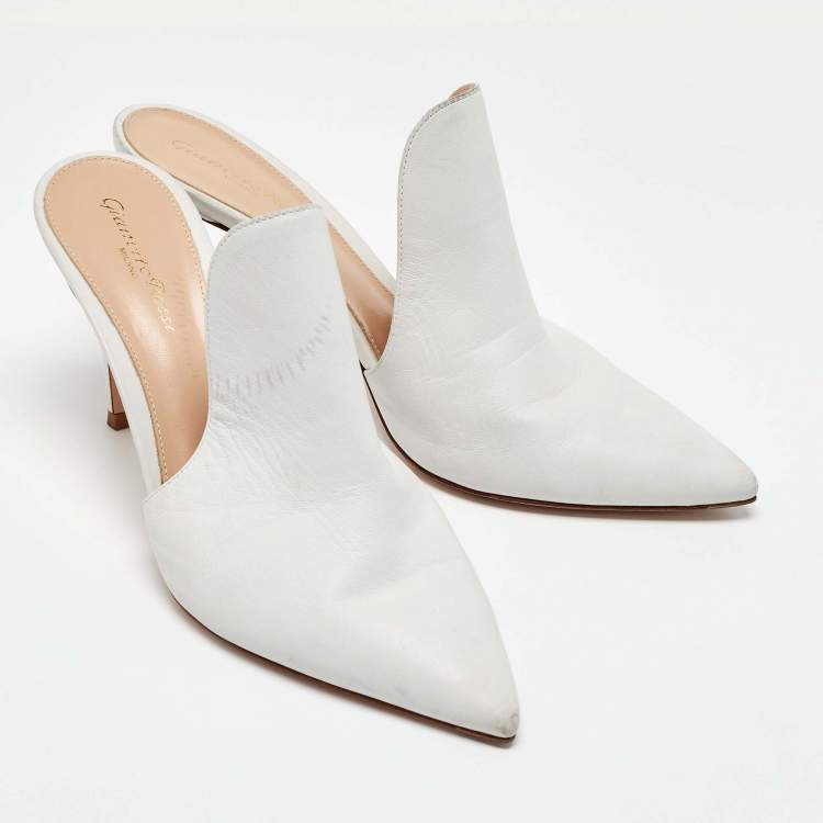 Pre Owned Gianvito Rossi White Leather Aramis Mules Size 39.5