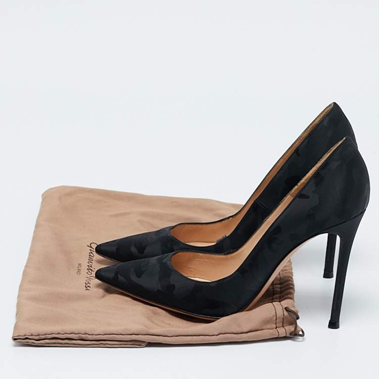 Pre Owned Gianvito Rossi Black Printed Fabric Gianvito Pumps Size 37