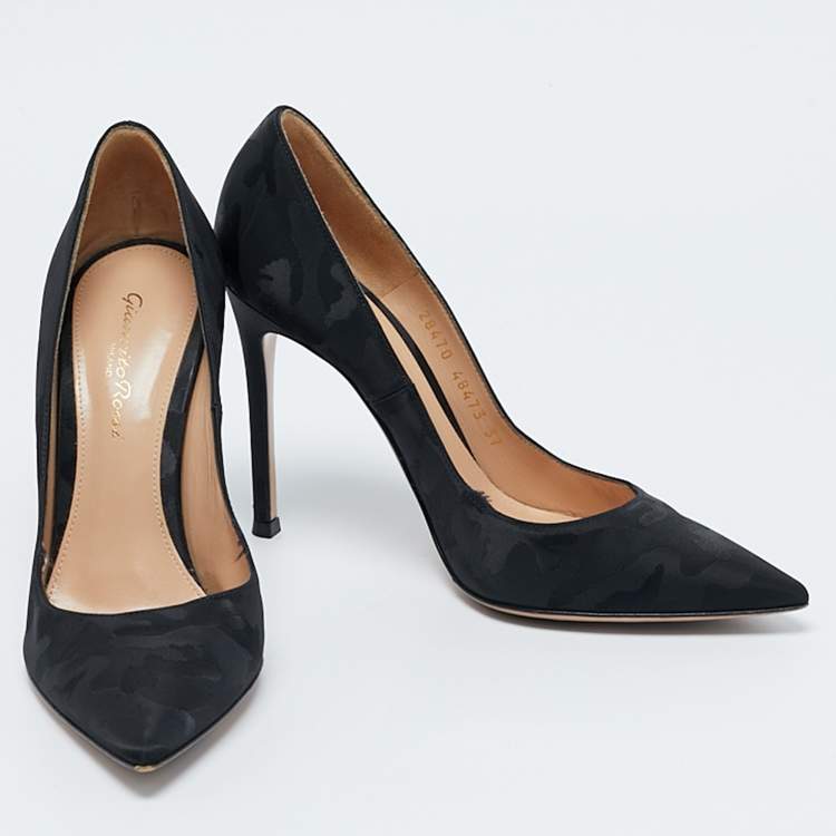 Pre Owned Gianvito Rossi Black Printed Fabric Gianvito Pumps Size 37