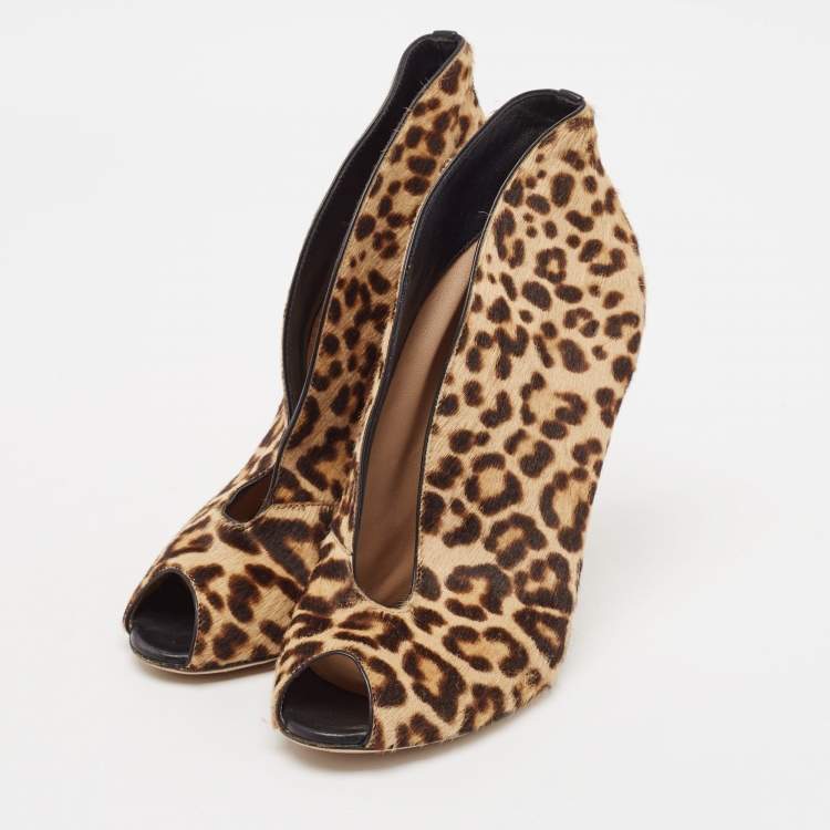 Pre Owned Gianvito Rossi Brown Calf Hair Vamp Booties Size 36