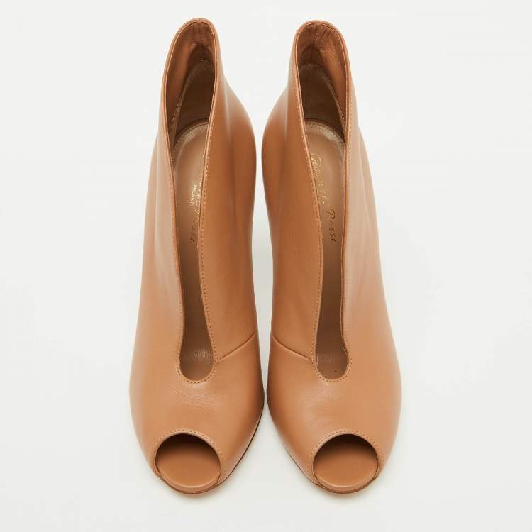 Pre Owned Gianvito Rossi Beige Leather Vamp Peep Toe Booties Size 38