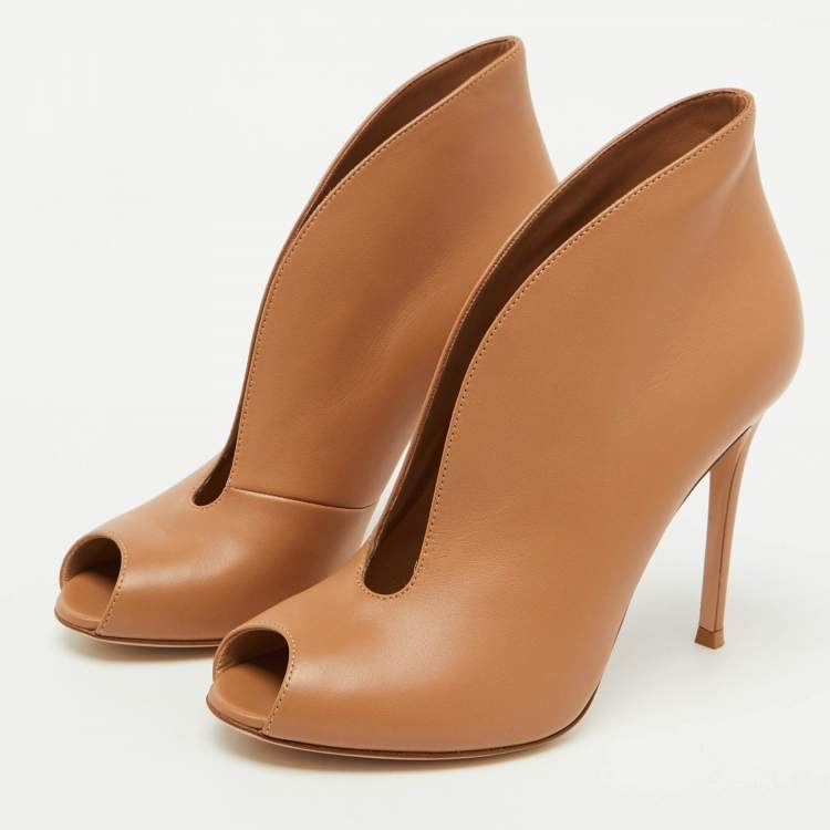 Pre Owned Gianvito Rossi Beige Leather Vamp Peep Toe Booties Size 38
