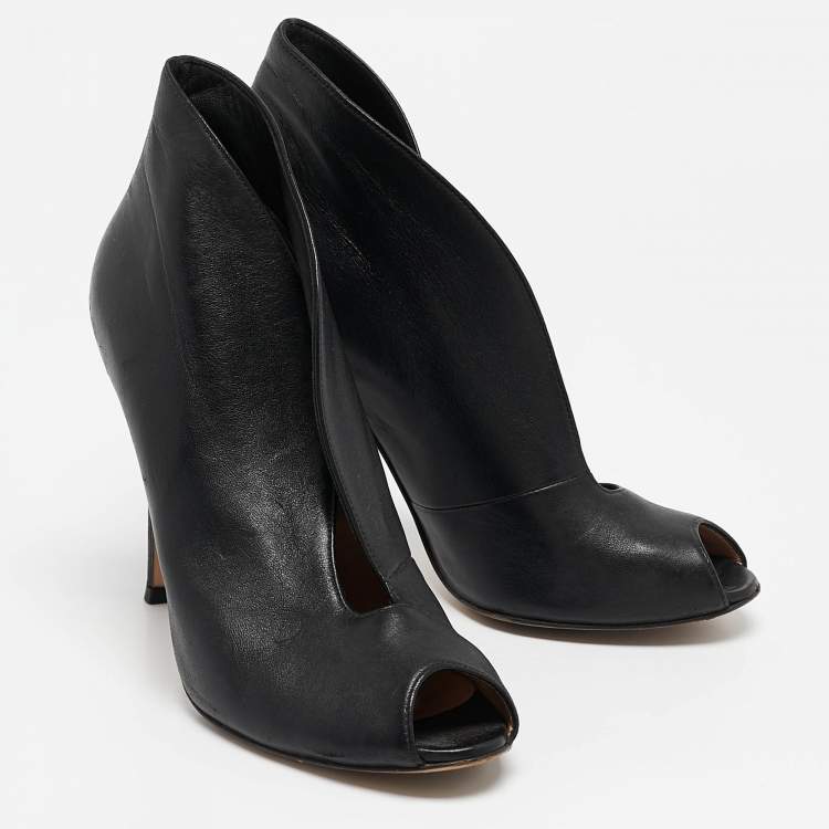 Pre Owned Gianvito Rossi Black Leather Vamp Peep Toe Booties Size 38