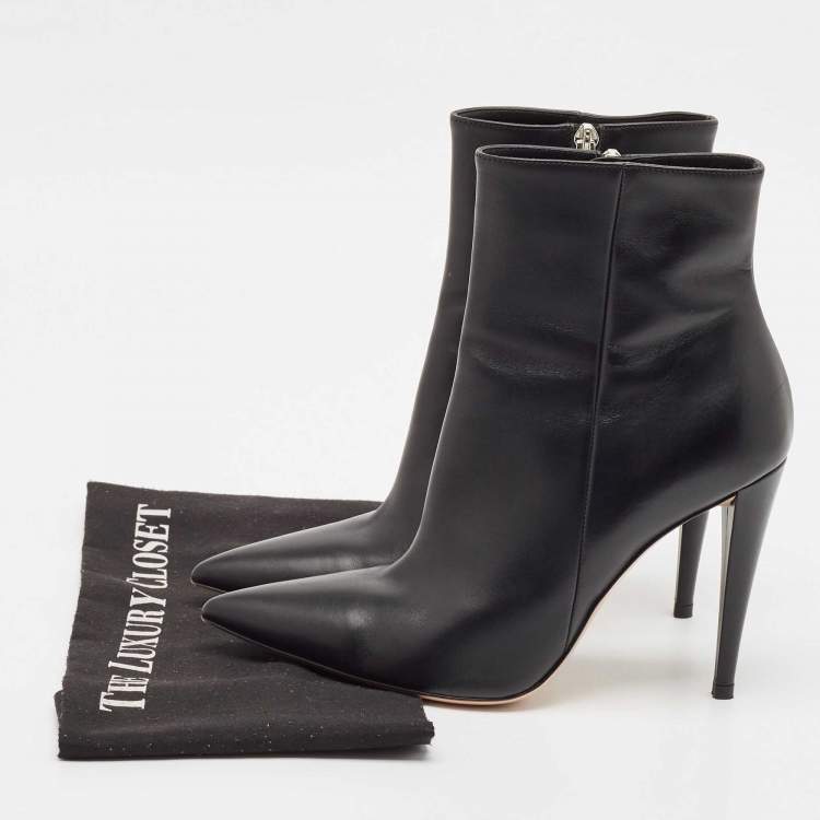 Pre Owned Gianvito Rossi Black Leather Ankle Length Boots Size 38.5