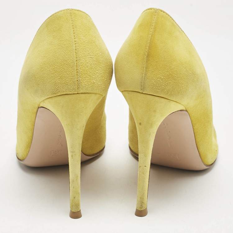 Pre Owned Gianvito Rossi Yellow Suede Pointed Toe Pumps Size 39