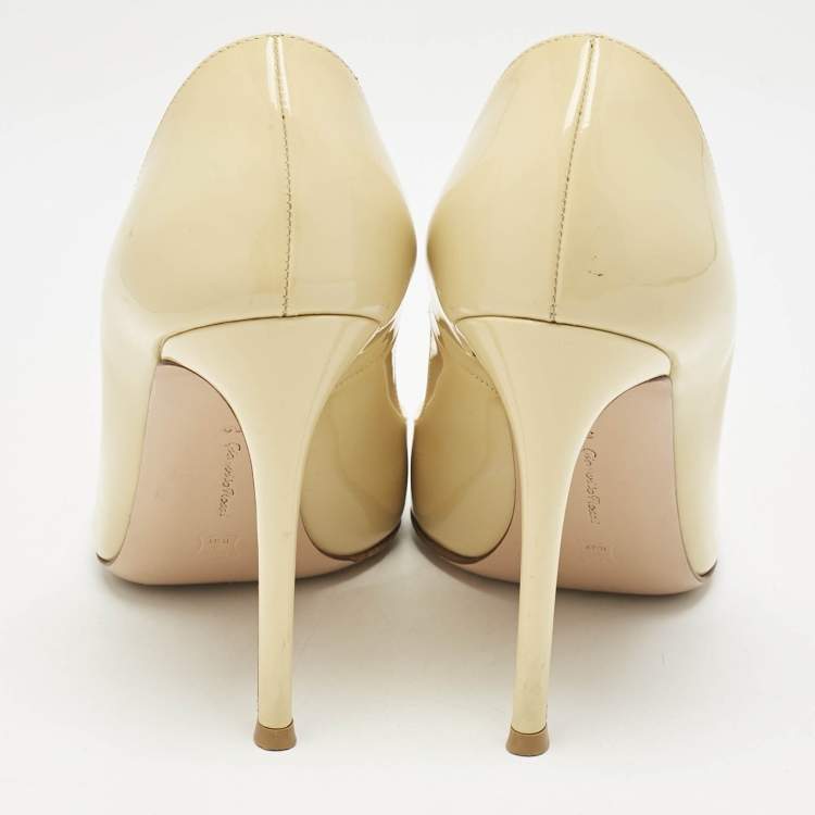 Pre Owned Gianvito Rossi Beige Patent Leather Pointed Toe Pumps Size 39