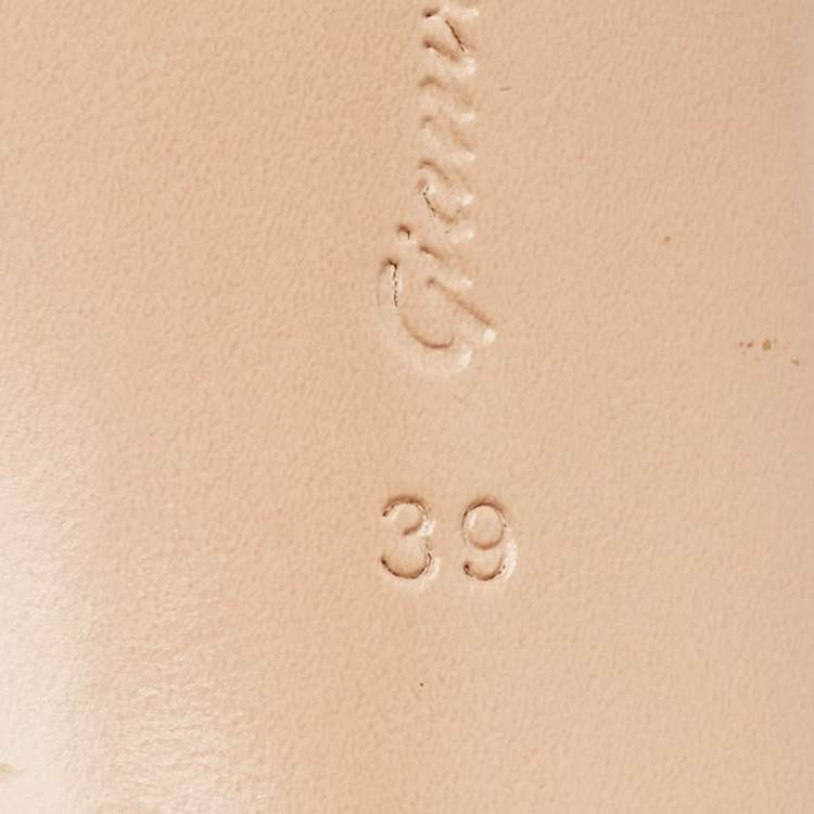 Pre Owned Gianvito Rossi Beige Patent Leather and PVC Elle Slide Sandals Size 39