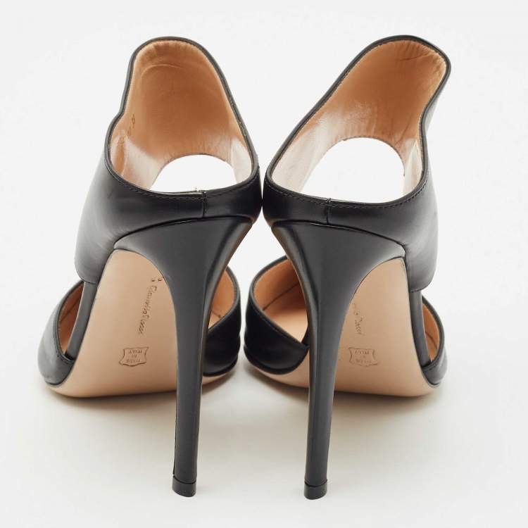 Pre Owned Gianvito Rossi Black Leather Mules Size 38