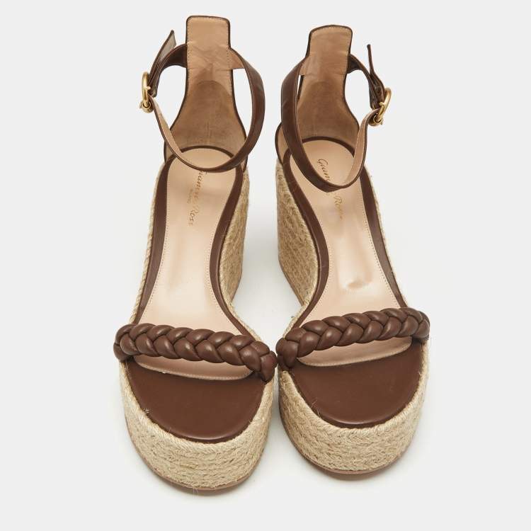 مملوكة مسبقًا Gianvito Rossi Brown Leather Merida Wedge Sandals Size 40