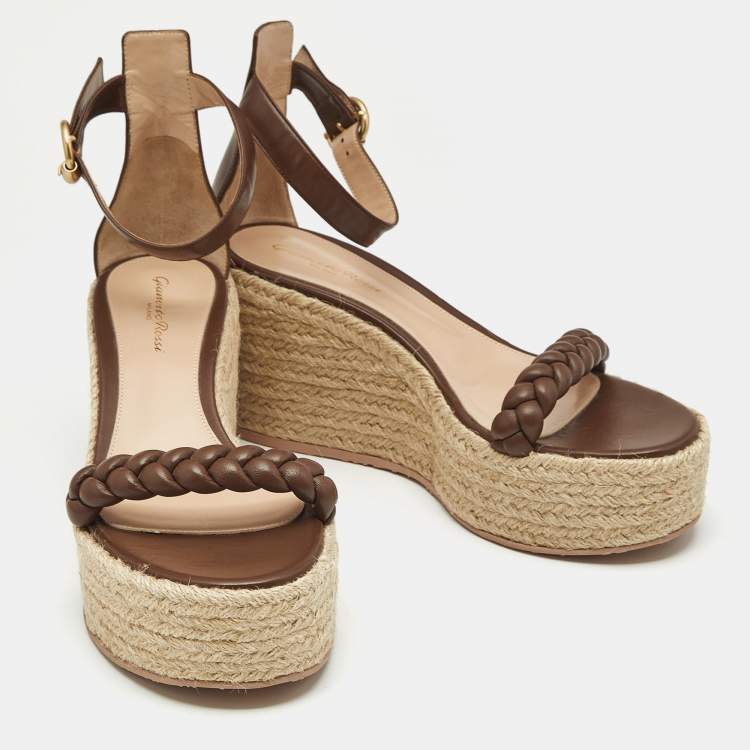 مملوكة مسبقًا Gianvito Rossi Brown Leather Merida Wedge Sandals Size 40