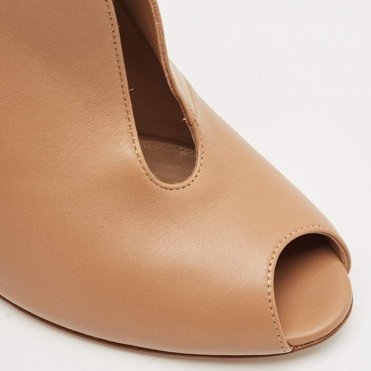 Pre Owned Gianvito Rossi Beige Leather Vamp Boots Size 40.5