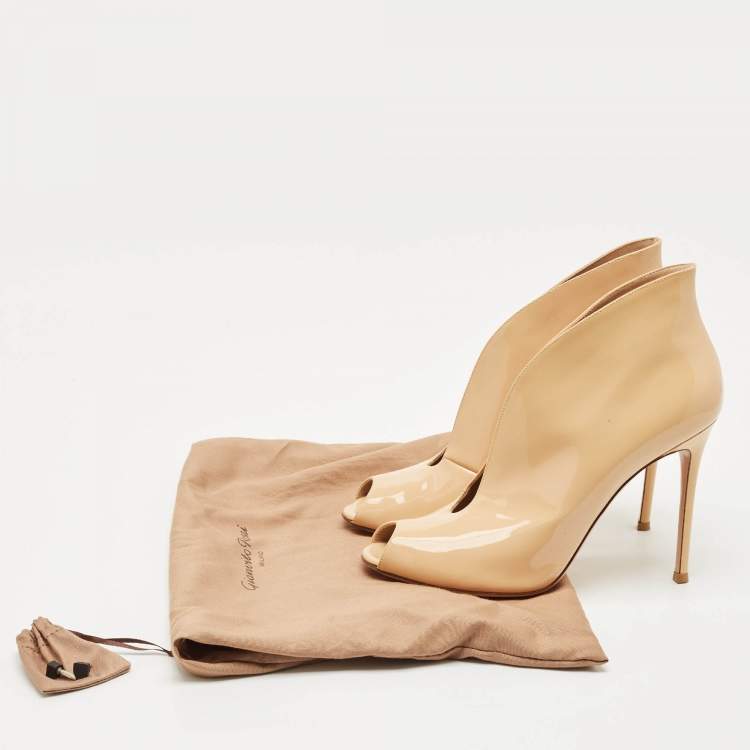 Pre Owned Gianvito Rossi Beige Patent Leather Vamp Peep Toe Booties Size 41
