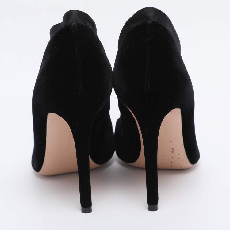 Pre Owned Gianvito Rossi Black Satin and Velvet Pumps Size 39