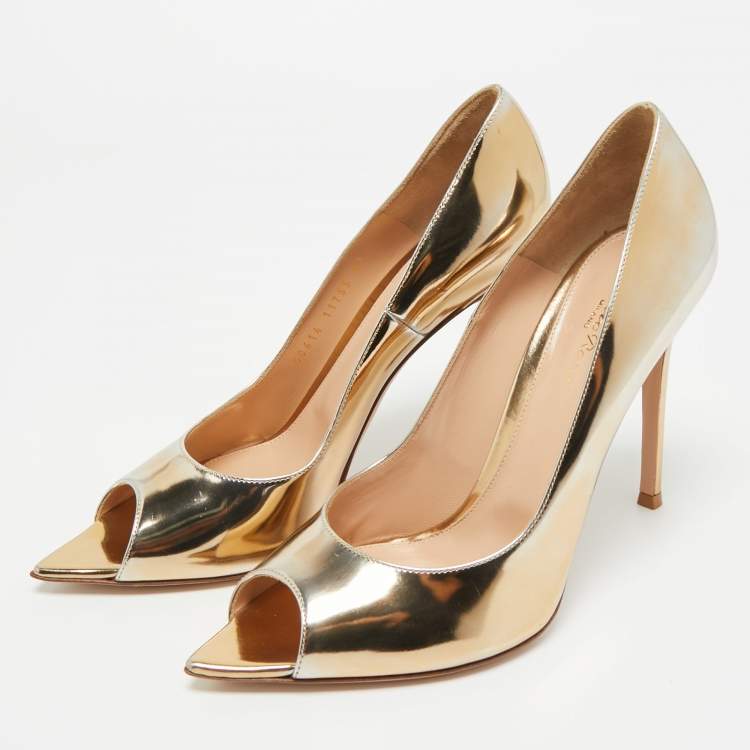مملوكة مسبقًا Gianvito Rossi Gold Leather Musa Pumps Size 41