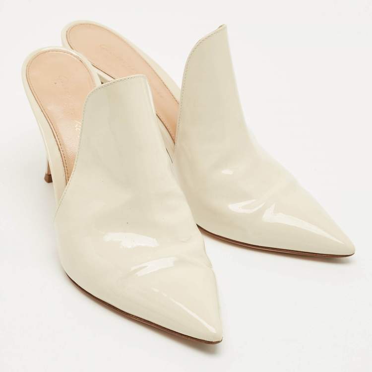 Pre Owned Gianvito Rossi Cream Patent Leather Aramis Pointed Toe Mules Size 38