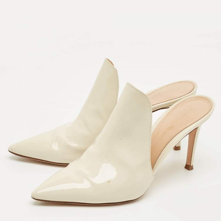 Pre Owned Gianvito Rossi Cream Patent Leather Aramis Pointed Toe Mules Size 38