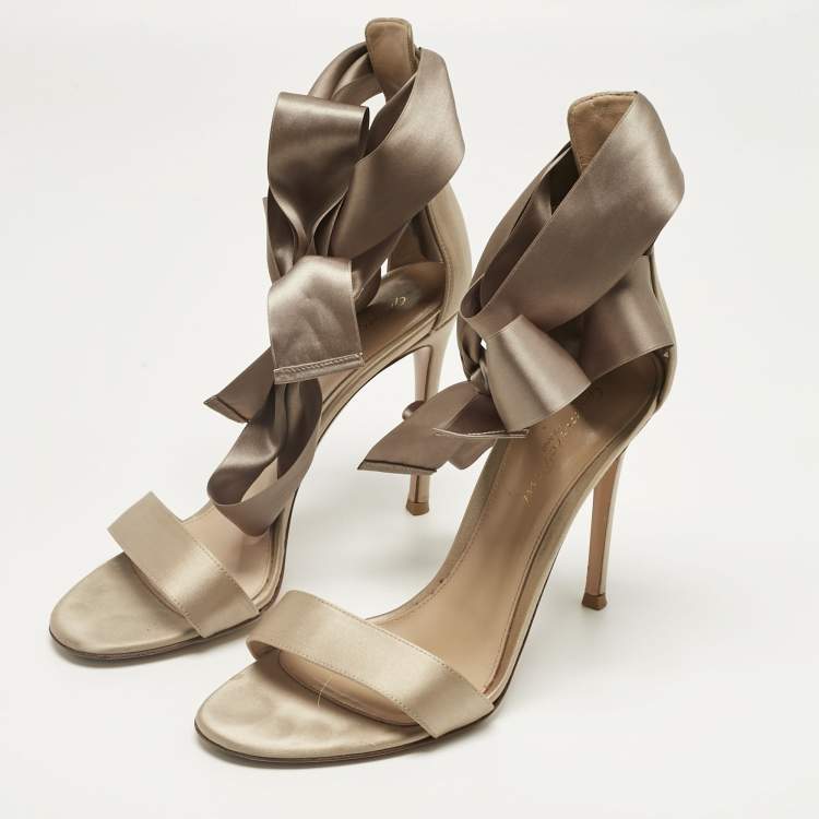 Pre Owned Gianvito Rossi Grey Satin Gala Ankle wrap Sandals Size 39.5
