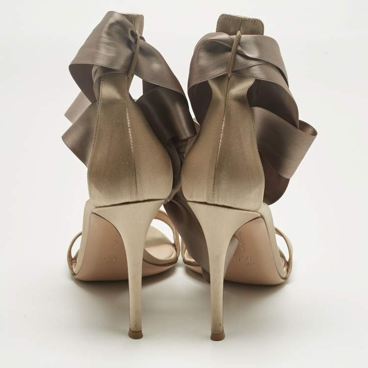 Pre Owned Gianvito Rossi Grey Satin Gala Ankle wrap Sandals Size 39.5