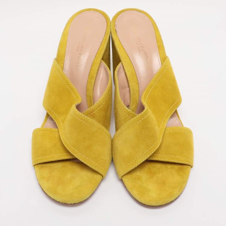 Pre Owned Gianvito Rossi Yellow Suede Mules Size 38