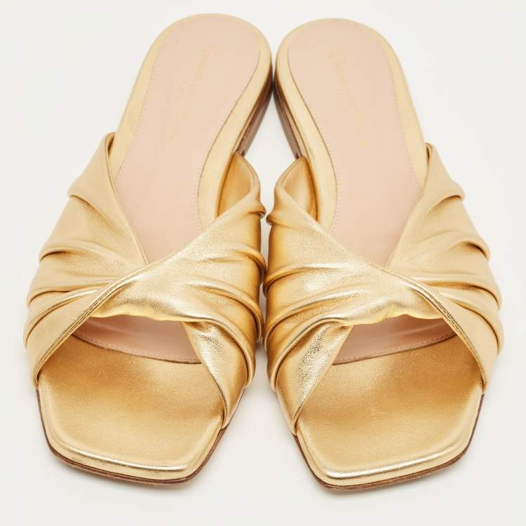 Pre Owned Gianvito Rossi Gold Leather Flat Slide Size 36