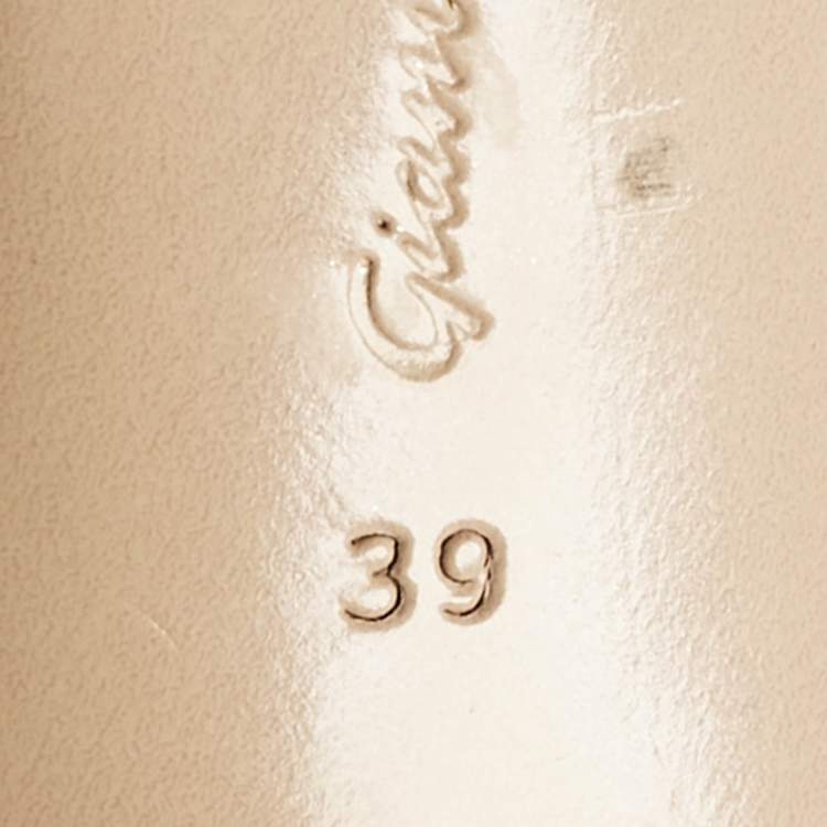 Pre Owned Gianvito Rossi Transparent/White PVC Elle Slide Sandals Size 39