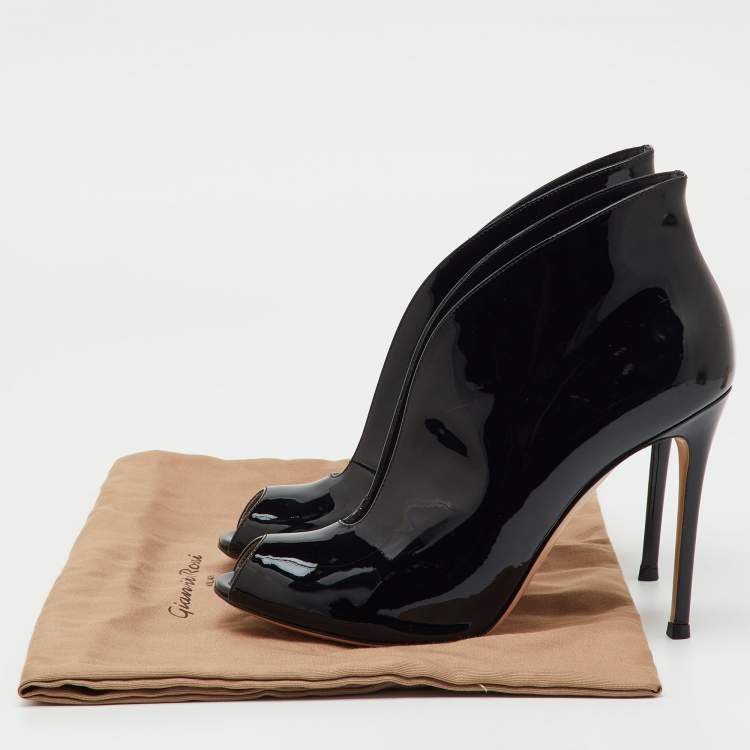 مملوكة مسبقًا Gianvito Rossi Black Patent Leather Vamp Booties Size 39.5