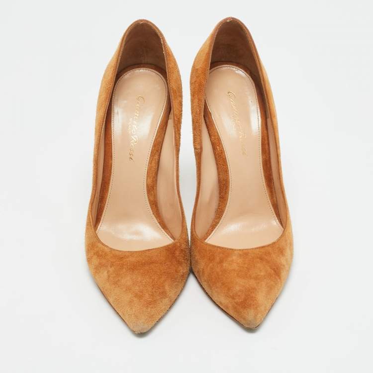 Pre Owned Gianvito Rossi Beige Suede Gianvito 105 Pumps Size 38.5