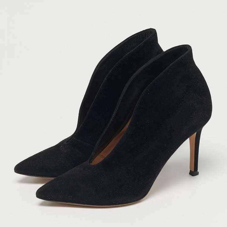 Pre Owned Gianvito Rossi Vamp Size 35 Black Suede Booties