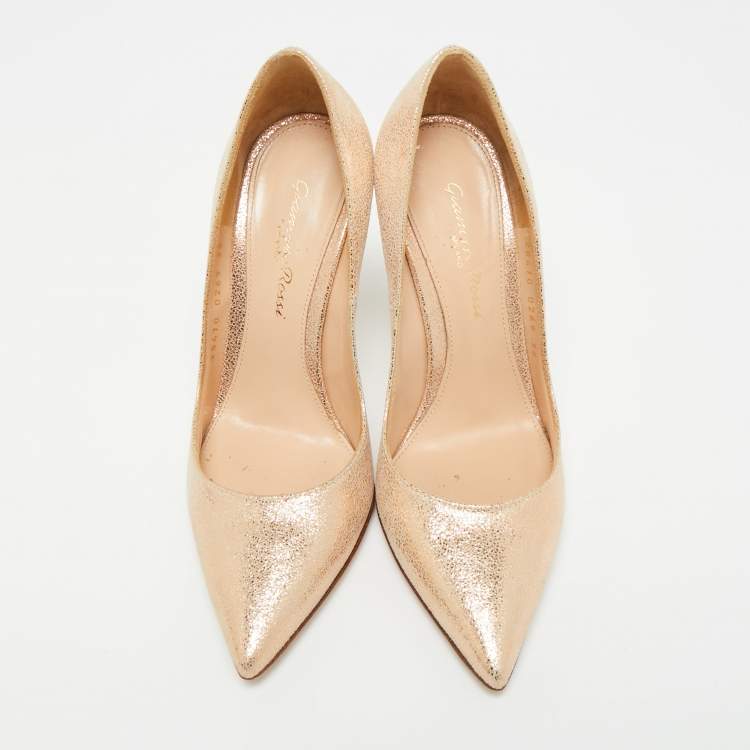 Pre Owned Gianvito Rossi Metallic Gold Suede Pointed Toe Pumps Size 35 