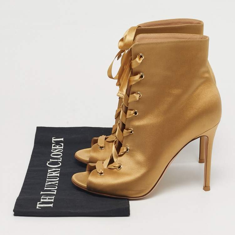 مملوكة مسبقًا Gianvito Rossi Marie Size 38.5 Gold Satin Ankle Length Boots