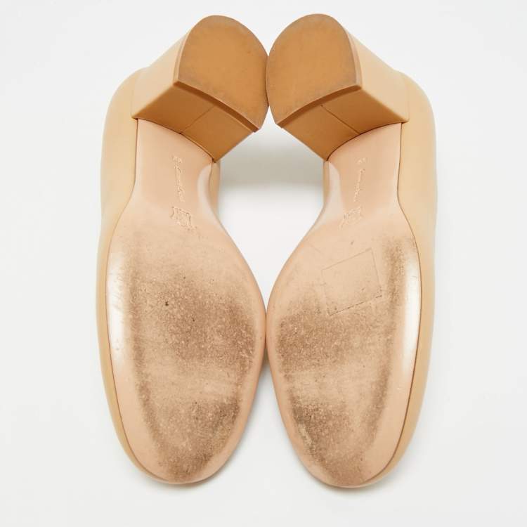 Pre Owned Gianvito Rossi Size 36 Beige Leather  Round  Toe Pumps