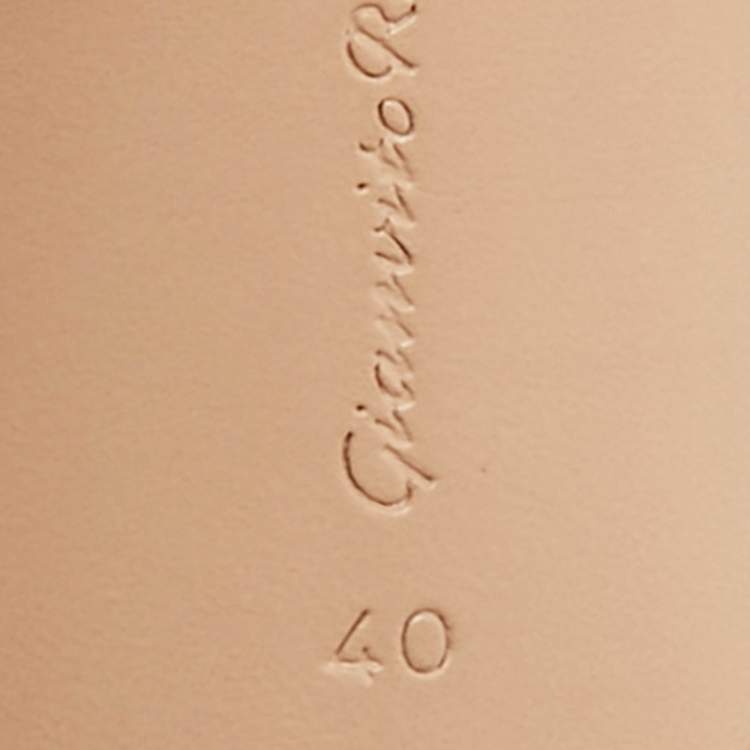 Pre Owned Gianvito Rossi Elle Size 40 Cream Patent Leather and PVC Slide Sandals