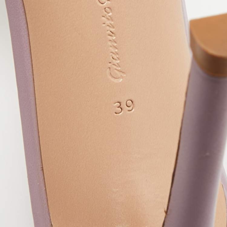 مملوكة مسبقًا Gianvito Rossi Elle Size 39 Transparent Leather and PVC Slide Sandals