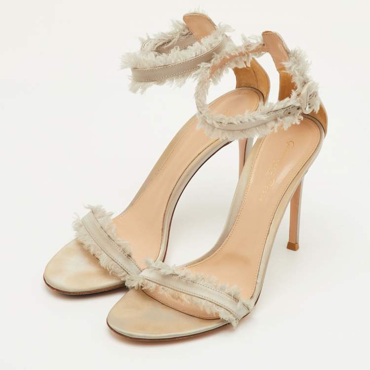 Pre Owned Gianvito Rossi Caribe Size 39 Light Grey Satin Ankle Strap Sandals