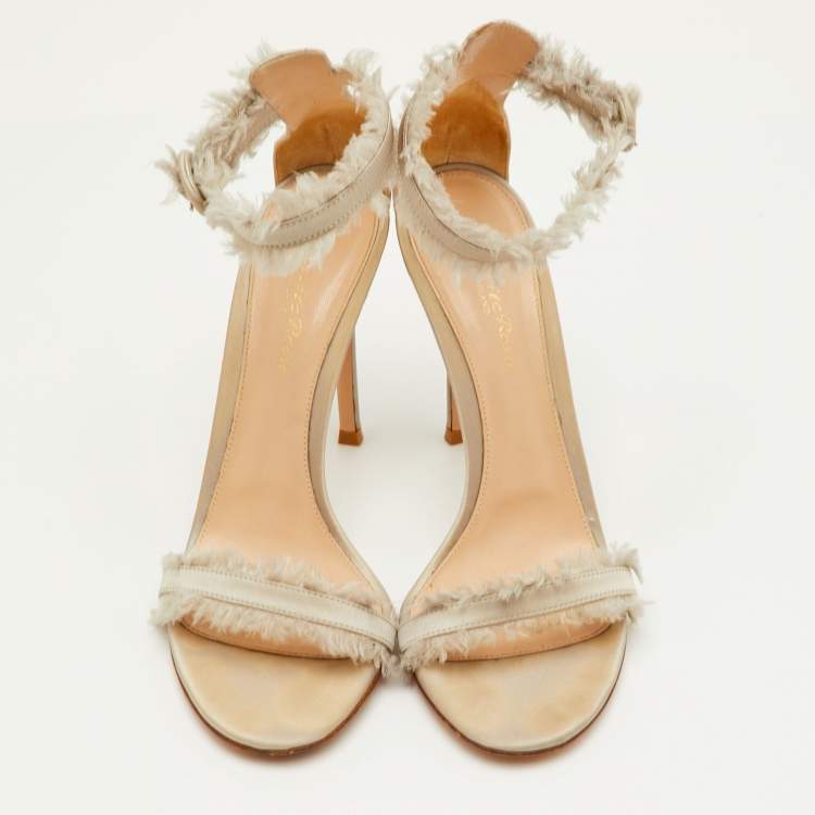 Pre Owned Gianvito Rossi Caribe Size 39 Light Grey Satin Ankle Strap Sandals