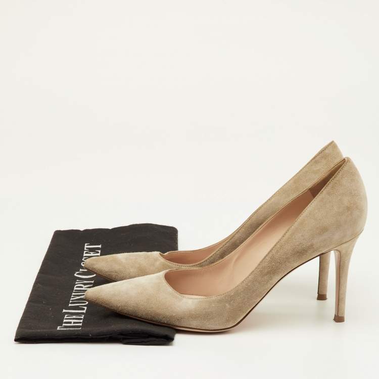 مملوكة مسبقًا Gianvito Rossi Size 40.5 Khaki Beige Suede Pointed Toe Pumps