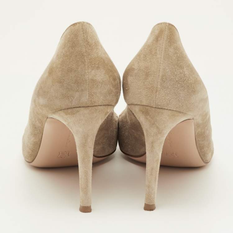 مملوكة مسبقًا Gianvito Rossi Size 40.5 Khaki Beige Suede Pointed Toe Pumps
