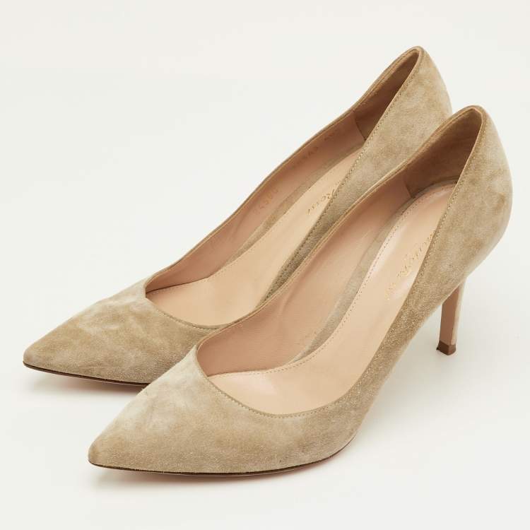 مملوكة مسبقًا Gianvito Rossi Size 40.5 Khaki Beige Suede Pointed Toe Pumps