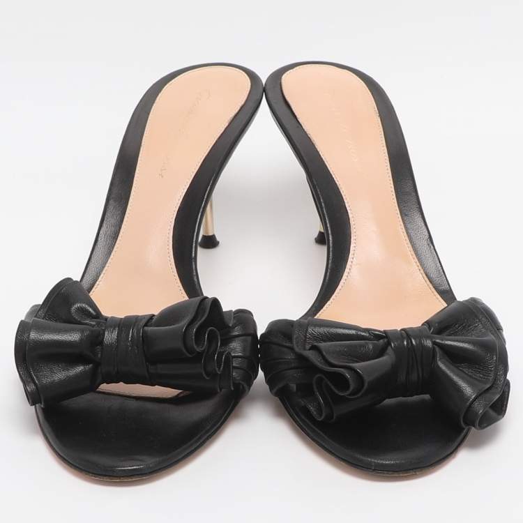 Pre Owned Gianvito Rossi Size 39 Black Leather Bow Slide Sandals